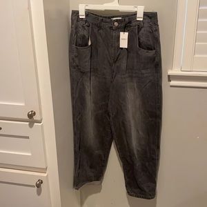 NWT Forever 21 Black stylish capri mom jeans